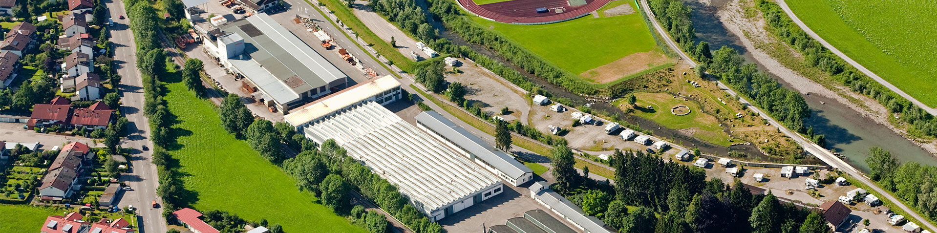 Das Röhrs Produktionsgelände in Sonthofen von oben 